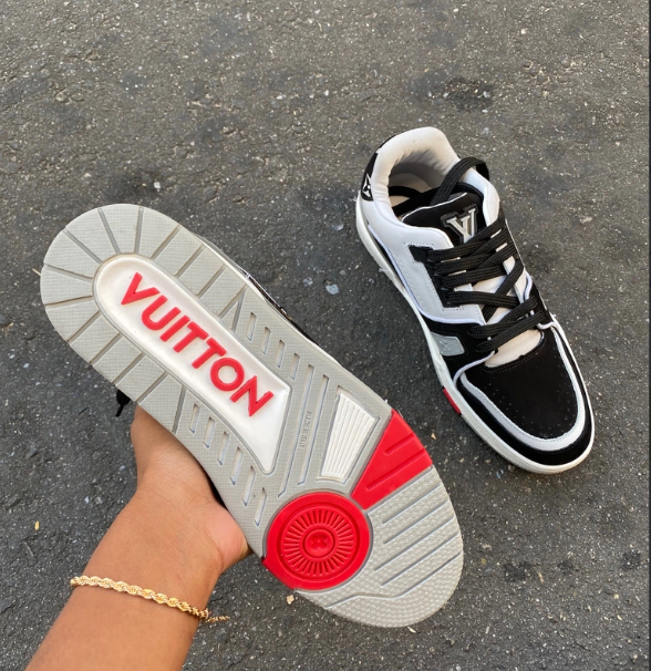 Louis Vuitton Trainer (Branco e Preto)