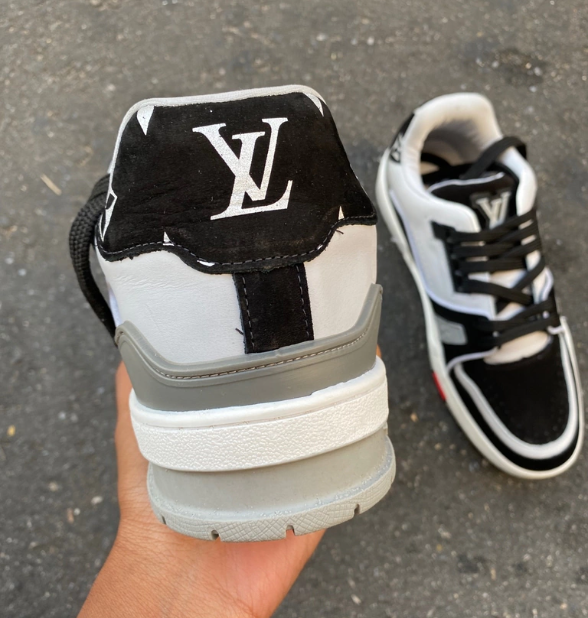 Louis Vuitton Trainer (Branco e Preto)