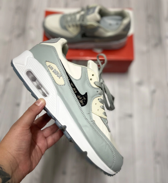 Air Max 90 (Branco e Cinza)