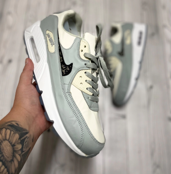 Air Max 90 (Branco e Cinza)